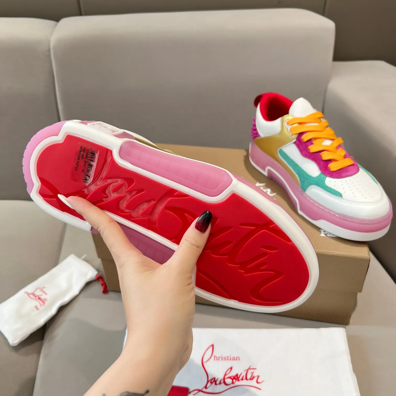Men's shoes 💰700 🌹🌹🌹̋ Wang Junkai Yang Mi Xu Kai Zhang Jingyi Ding Chengxin Chen Muchi Wang Ziyi Same style Christian Louboutin 2024 [New product] ASTROLOUBI unisex thick-soled sports shoes red-soled shoes perfectly integrate fashion and sports, The fabrics are made of luxurious calfskin, soft suede, smooth satin and laminated leather, and the back is decorated with classic rivets. The interior is blended with a knitted tongue for added durability, breathability and quick-drying comfort. The outsole is made of a combination of EVA foam and imported rubber, and the colorful CL iconic letters on the side of the outsole show the brand's unique style. It is a ceiling-level comfortable skate shoe! ! !  Men's size 39--45. Women's size 35--40